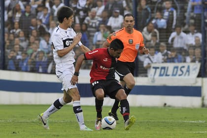 Gimnasia y Newell''s empataron en La Plata