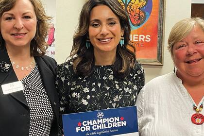 Gina Hinojosa es la candidata demócrata de mayor impulso que busca enfrentar a Abbott en las elecciones de Texas 2026 en noviembre