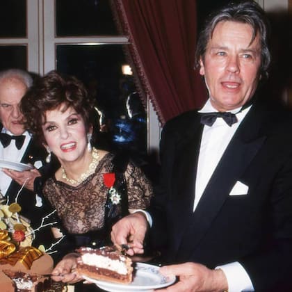 Gina Lollobrigida y Alain Delon en 1993