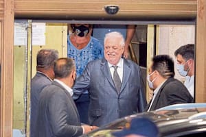 Ginés González García, anoche, al salir del Ministerio de Salud tras el escándalo