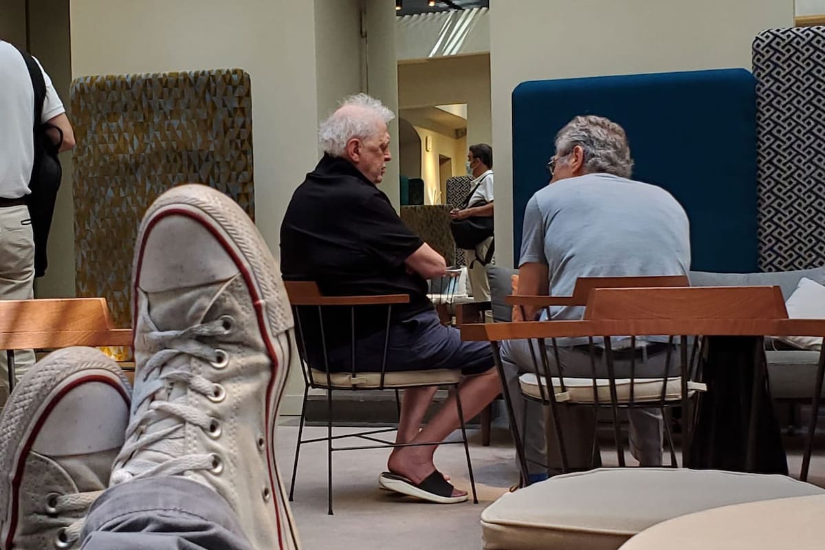 Ginés González García con Sigman, en un hotel de Madrid.