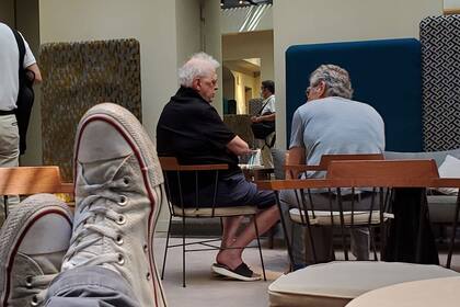 Ginés González García con Sigman, en un hotel de Madrid.