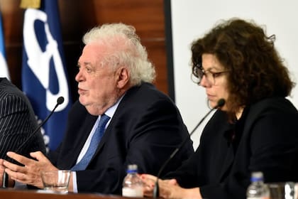 Ginés González García describió el esfuerzo que hizo el Gobierno para adecuar la red de salud y la incorporación de miles de camas de terapia intensiva
