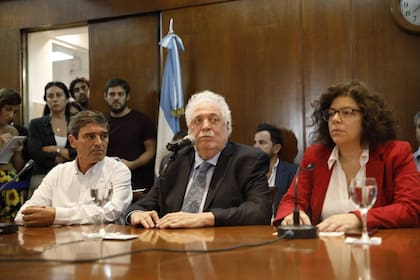 Ginés González García acordó unificar criterios y profundizar la búsqueda de casos sospechosos con Fernán Quirós y Daniel Gollán