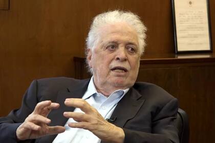 Ginés González García, señalado por el vacunatorio vip