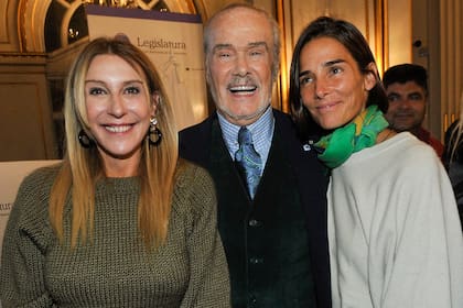 Gino Bogani, junto a Amalita Amoedo y Juana Viale