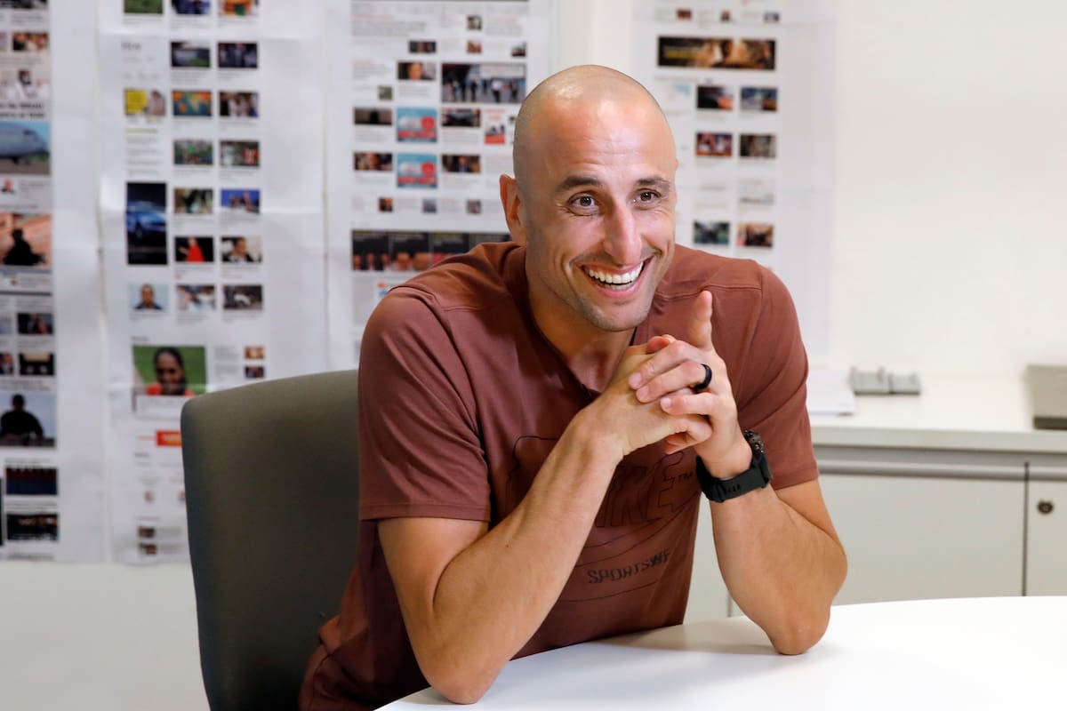 Ginóbili en la redacción de LA NACION