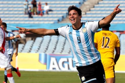 Gío abrió el marcador con un golazo
