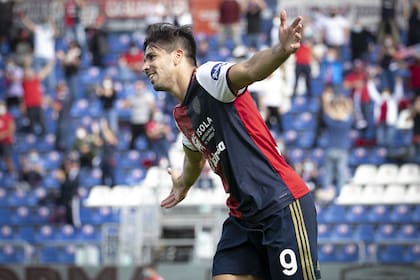 Gio festeja su gol a Crotone