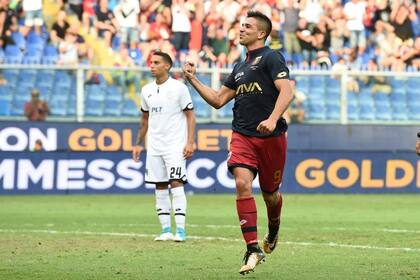 Gio Simeone festeja su gol