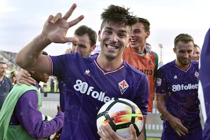 Gio Simeone marcó tres goles en la victoria de Fiorentina
