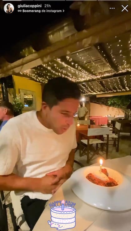 Gio sopló las velitas en un restaurante de Ibiza
