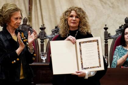 Gioconda Belli, en noviembre pasado, junto a la Reina Sofía, cuando recibió el Premio Iberoamericano de Poesía