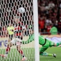 La "asistencia" de Agustín Rossi y el error rival en la clasificación de Flamengo en la Libertadores
