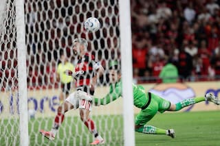 La "asistencia" de Agustín Rossi y el error rival en la clasificación de Flamengo en la Libertadores