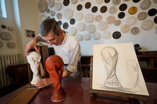 Cómo un escultor italiano creó el trofeo del Mundial que se volvió un ícono
