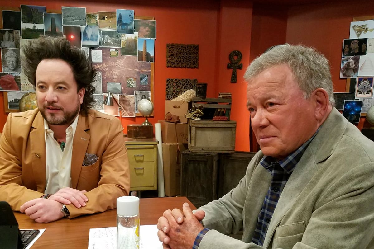 Giorgio Tsoukalos recibió a William Shatner en su programa Alienígenas ancestrales