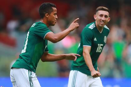 Giovani Dos Santos festeja en la victoria sobre Escocia por 1 a 0