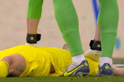 Giovani Lo Celso recibió un duro pelotazo por parte de Daniel Carvajal (Foto: Captura de video)