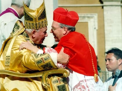 Giovanni Battista Re, junto a Juan Pablo II