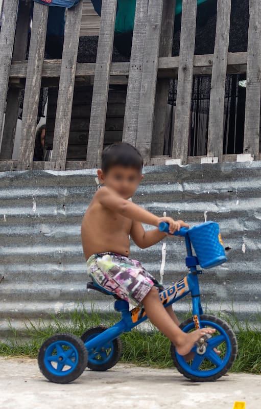 Giovanni es uno de los niños que participó del estudio de Barrios de Pie. "Hace un tiempo me dijeron que le faltaban vitaminas y tuvo que hacer tratamiento", dice su mamá