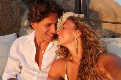 Giovanni Simeone (23) e Irene Ariza, más enamorados que nunca, disfrutan de unas idílicas vacaciones en Costa Esmeralda, uno de los destinos más exclusivos de Cerdeña