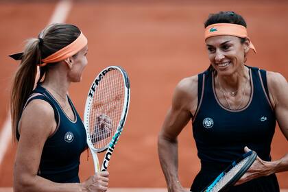 Gisela Dulko y Gabriela Sabatini debutaron con una victoria en el torneo de leyendas de Roland Garros