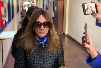Gisela Kocsis llega a declarar a la fiscalía de Gerardo Pollicita, en los tribunales de Comodoro Py