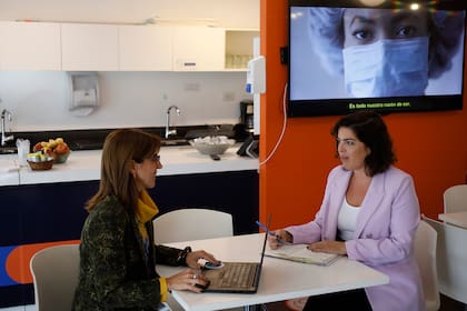 Gisela Romero y Marianela Karaletsos, en las oficinas de la compañía BD