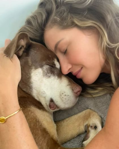 Gisele Bündchen con su perra Lua (Instagram @gisele)