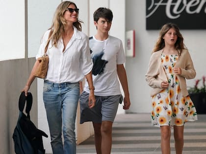 Gisele Bündchen junto a sus hijos, Vivian y Benjamin, en Miami
