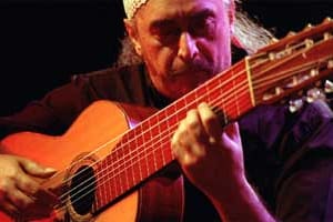 El universo musical de Egberto Gismonti se desplegó con toda su magia en una noche dominada por la emoción