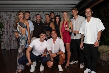 Giuliana, la hermana de Agustina Gandolfo, compartió una cariñosa imagen con la familia Martínez