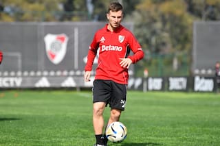 La FIFA inhabilitó a un volante de River a jugar durante seis meses a causa de una importante deuda