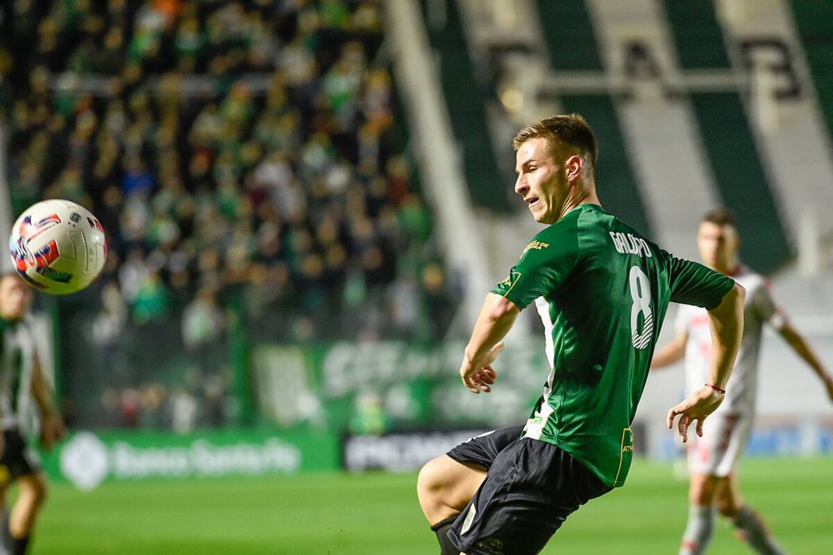 Giuliano Galoppo, volante de Banfield con muy buen rendimiento que continuará su carrera en Brasil