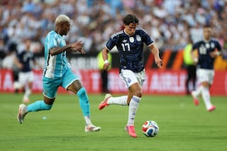 La selección acelera y se acerca al segundo gol: Thiago Almada tuvo dos oportunidades claras