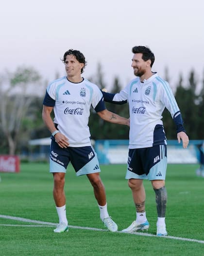 Giuliano Simeone, el hijo menor del Cholo, fue uno de los últimos jugadores en jugar un mundial junto a Lionel Messi