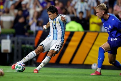 Giuliano Simeone fue titular en los dos amistosos, ocupó distintas posiciones y aportó un gol ante Honduras.
