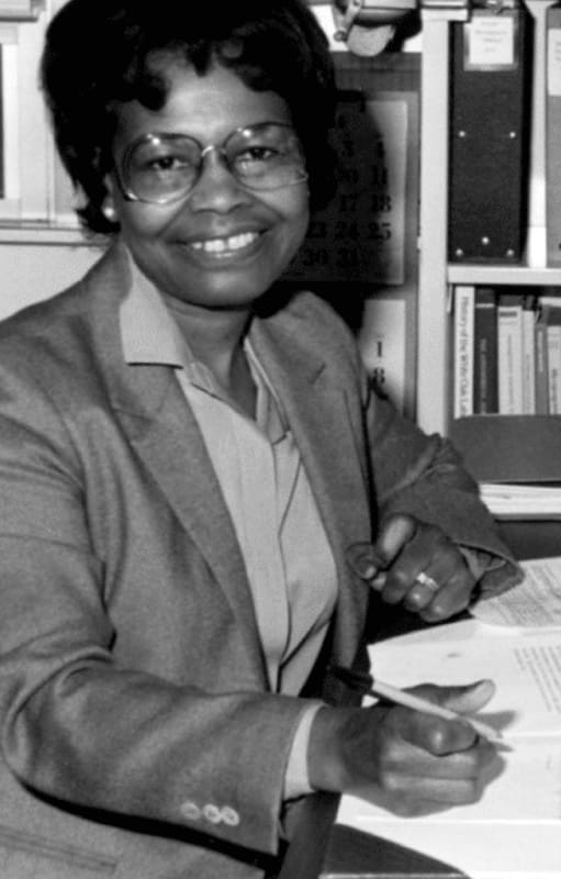 Gladys West trabajó toda su vida en la Marina estadounidense. Como estaba empleada por el Estado, tenía prohibido participar del movimiento por los derechos civiles, así que redobló sus esfuerzos para demostrar que el color de la piel no importa en absoluto