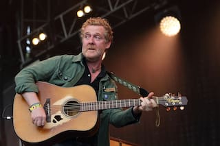 Muere el cantautor irlandés Glen Hansard en un choque de moto