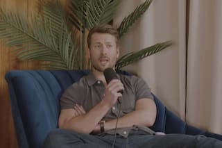 Glen Powell reveló la espeluznante experiencia de una amiga que descubrió que su cita era un caníbal