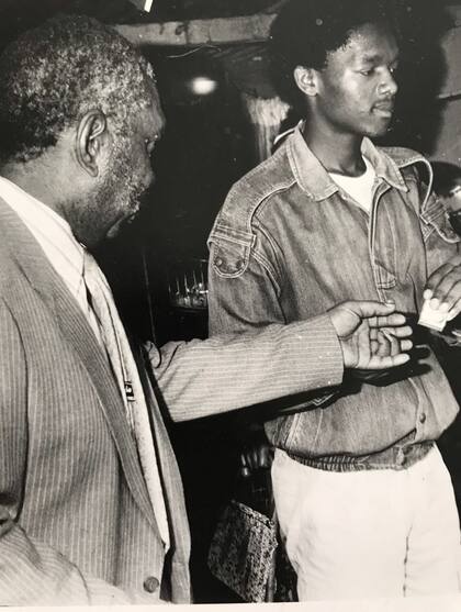 Glenack con el líder del PAC, Zeph Mothopeng.