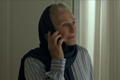 Glenn Close como Marjan Montazeri en la serie Teherán