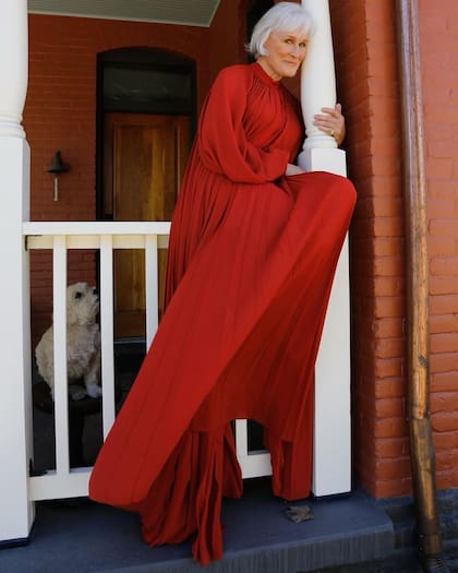 Glenn Close posó con su vestido rojo especial para la noche de los SAG