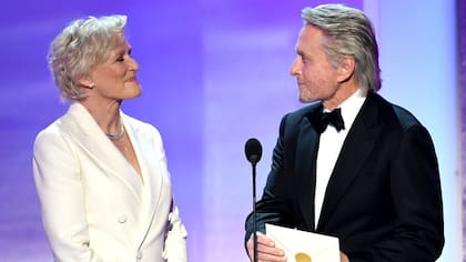 Glenn Close y Michael Douglas entregaron uno de los premios del Sindicato de Actores el pasado enero, más de 30 años después de rodar juntos "Atracción fatal".