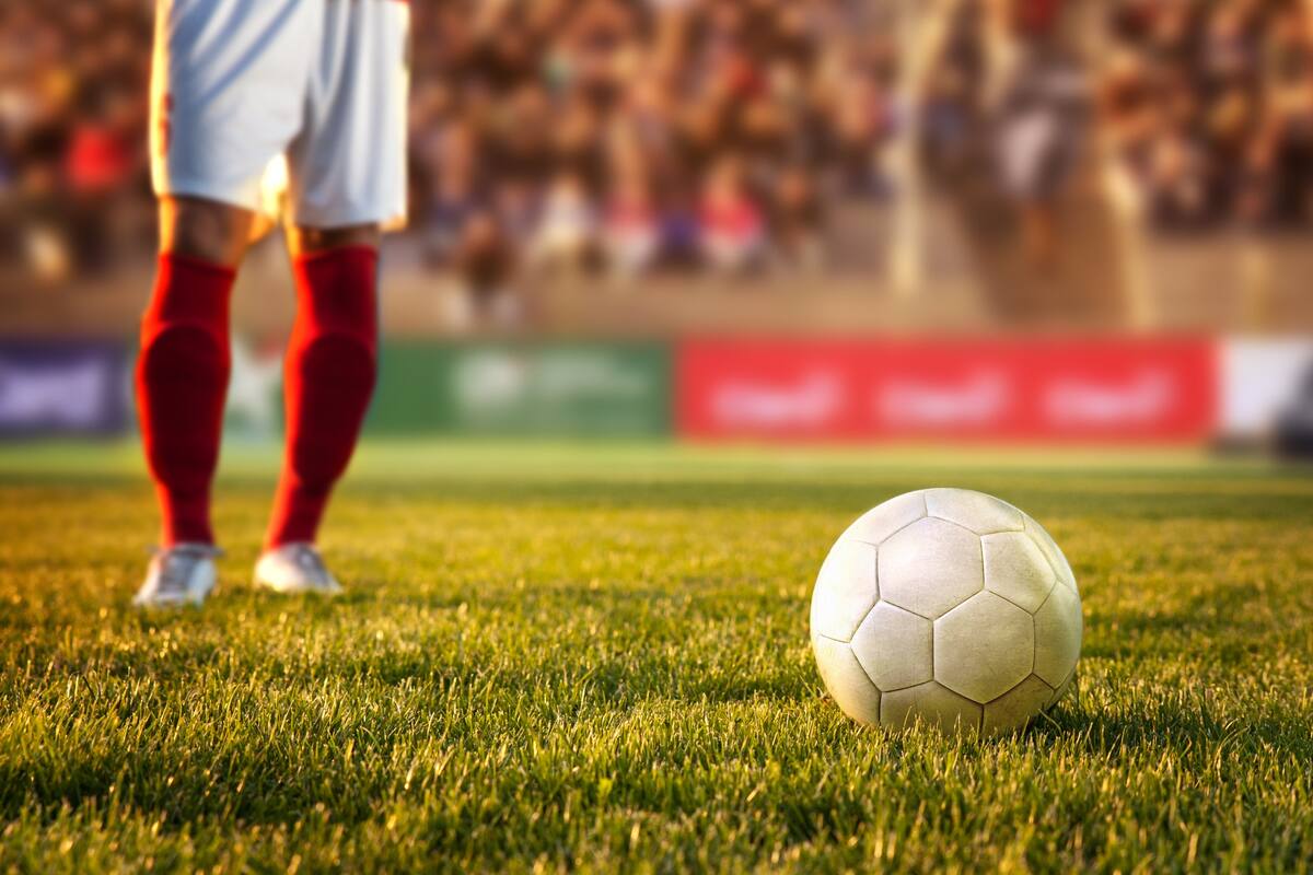 Globant analizó cientos de tiros libres de todo tipo para entender cómo influye la posición del cuerpo, la fuerza del impacto y otros parámetros en el resultado final, y armó un stand que permite a cualquiera patear un tiro libre y compararse con los mejores