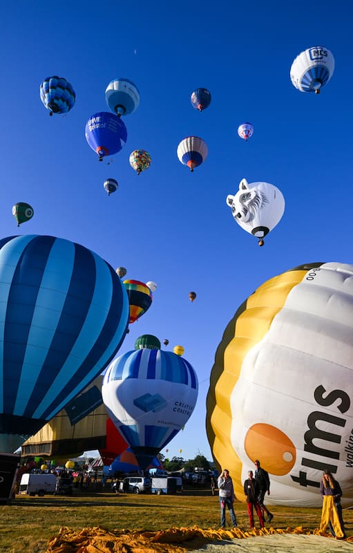 Globos aerostáticos en la jornada inaugural del Festival Internacional de Globos de Bristol
