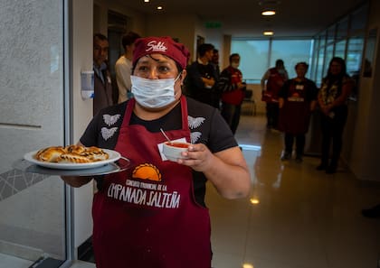 Gloria del Valle Aguirre y sus empanadas.