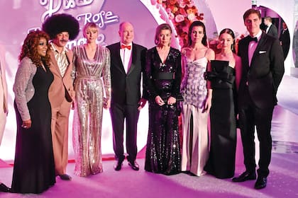 Gloria Gaynor, Christian Louboutin, Charlene y Alberto de Mónaco, la pincesa de Hannover, Charlotte Casiraghi, Alexandra de Hannover y su novio Ben Sylvester Strautman.