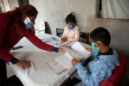 En los hogares de bajos recursos, la conectividad es muy poca y el acceso al aprendizaje remoto es muy complejo